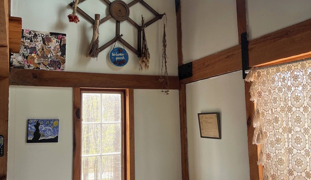 Tiny Timber frame 1-bedroom cabin in Candor with AC/Heat, Outdoor fire and tub.