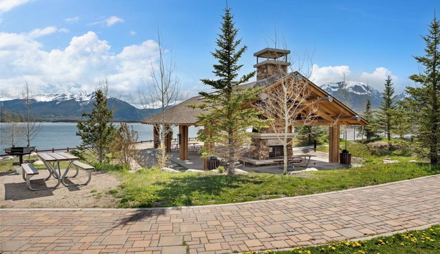 Treehouse #305, Building D by Summit County Mountain Retreats