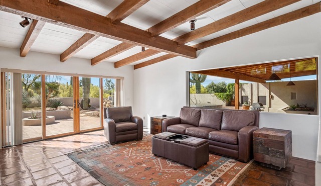 Vintage Classic Private Carefree Home