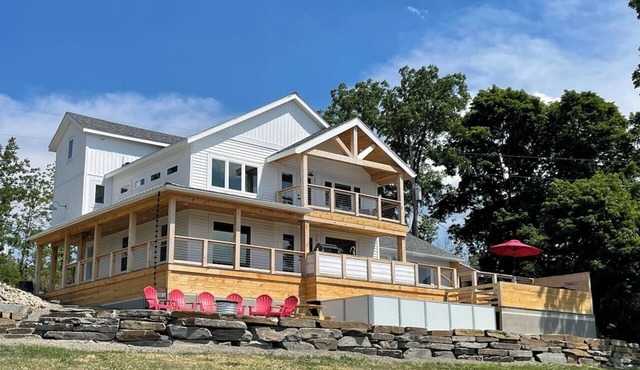 VRFLX Seneca View Villa | Walk to Wineries