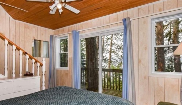 Waterfront Cottage with two cabins