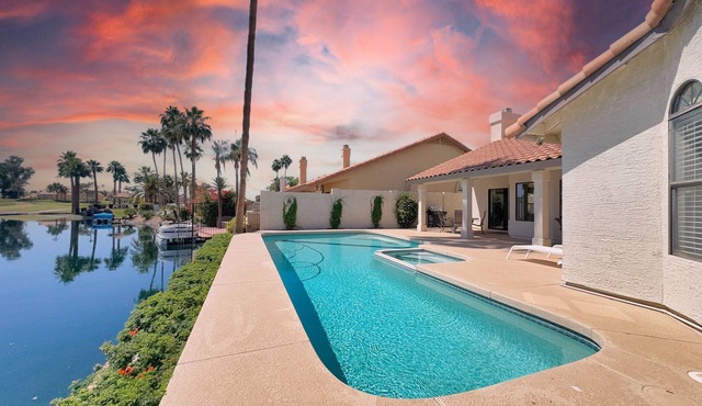 Waterfront, Golf Views, Boats and Pools! Sleeps 18. 2 Home Complex!