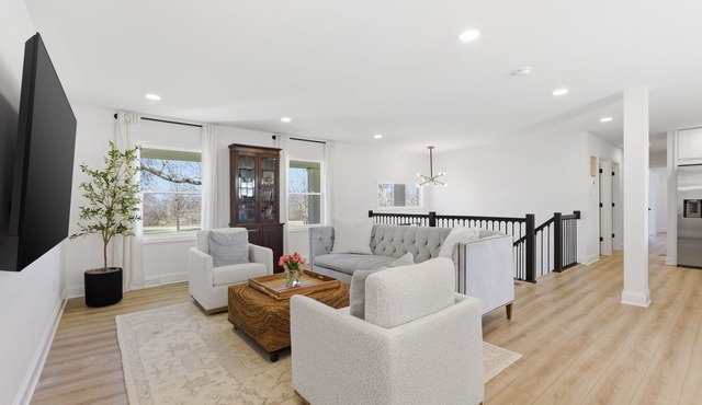 Welcome to Bourbon & Bridle—your perfect Kentucky getaway blending modern comfort with peaceful countryside views, overlooking a beautiful horse farm.With four bedrooms and four baths, it comfortably accommodates up to 12 guests.