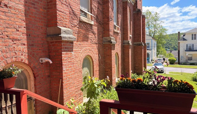 Wonderful Ex Pariah House, Wonderful location