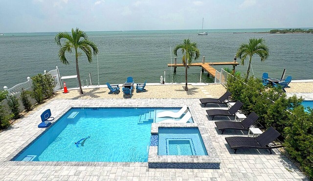 World-Class 5 Bed Villa Oceanfront Pool/Hot tub Sunset Escape Sleeps 12