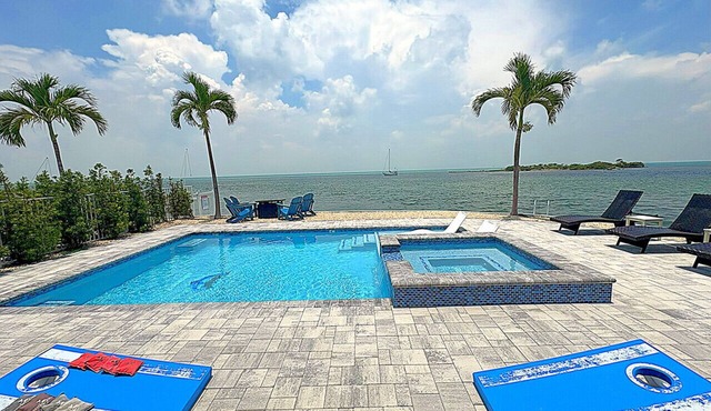 World-Class Oceanfront Pool/Hot tub Sunset Escape `The Lighthouse`