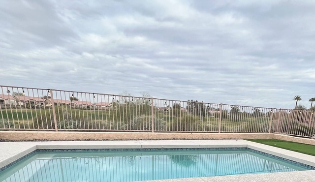 Your Super Bowl & Spring Training home base! Golf Course Getaway in Surprise!