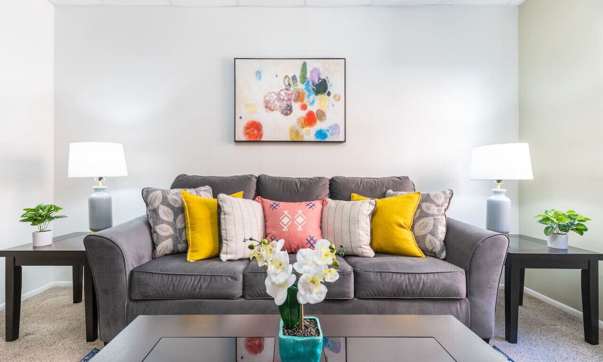 Lower Avenues Apartment | Historic Avenues Apt Downtown-25% Off Ski Rentals