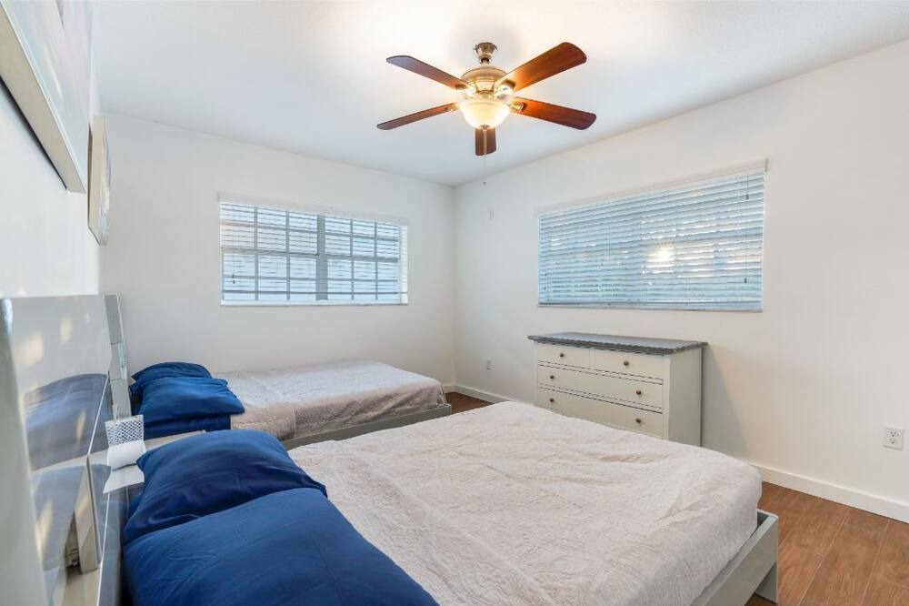 Photo of Bedroom in Surfside