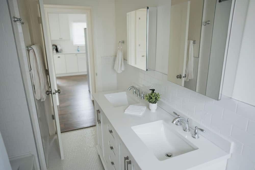 Photo of Bathroom in Yalecrest