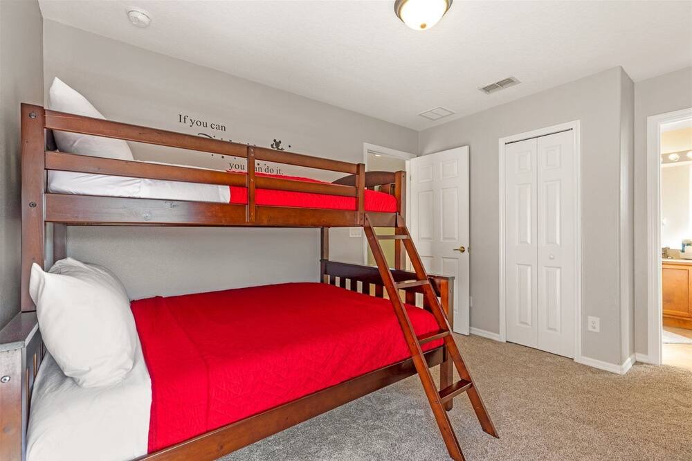 Photo of Bedroom in Watersong
