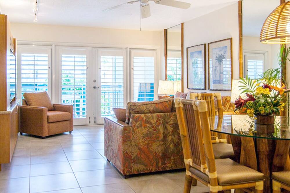 Photo of Livingroom in Historic Seaport