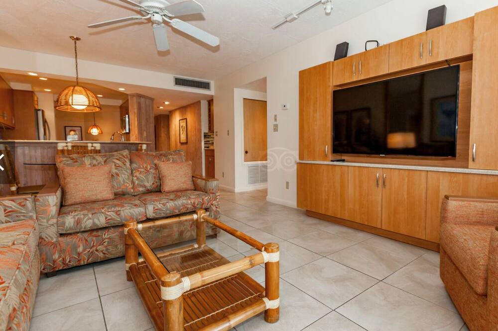 Photo of Livingroom in Historic Seaport