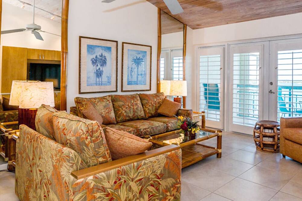 Photo of Livingroom in Historic Seaport