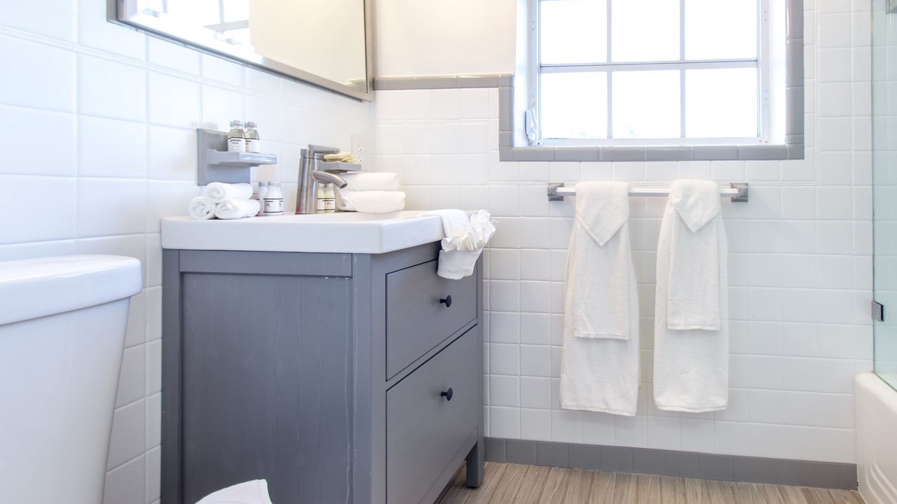 Photo of Bathroom in Hollywood Lakes