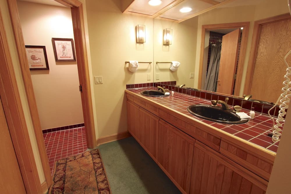 Photo of Bathroom in Mountain House