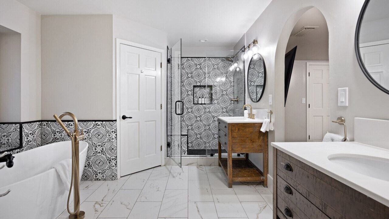 Photo of Bathroom in Thayer Estates