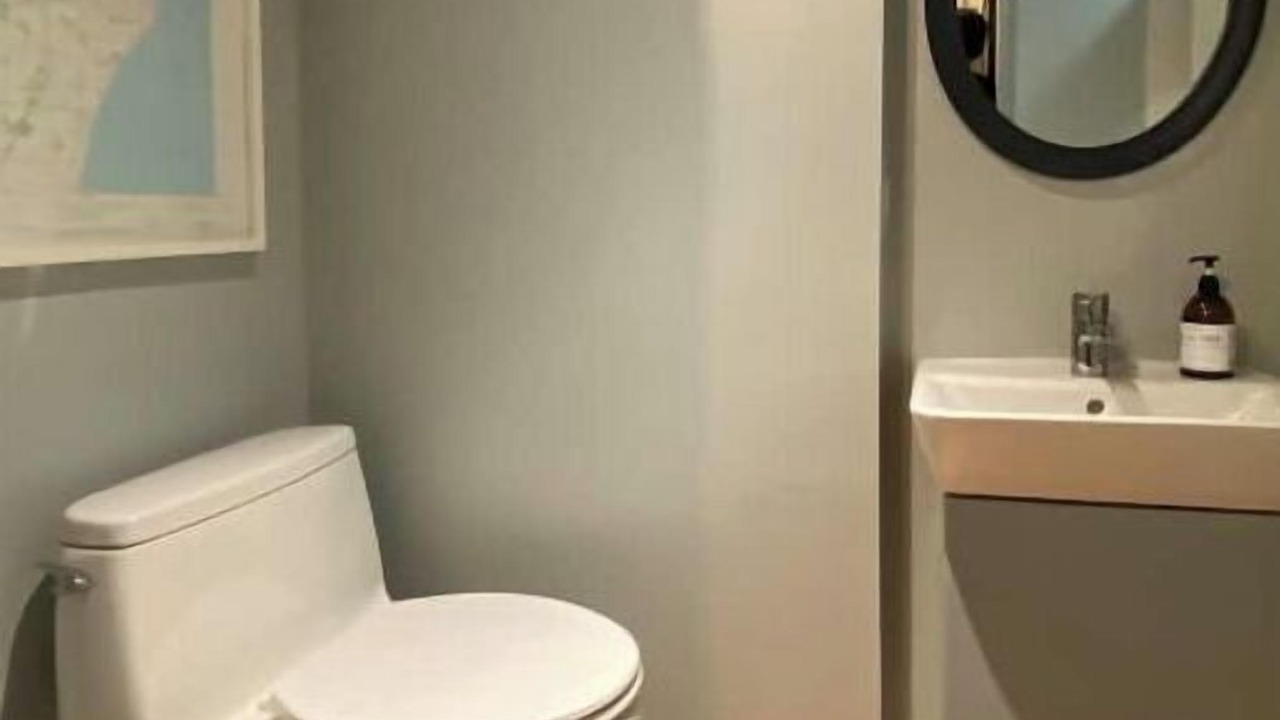 Photo of Bathroom in East Hyde Park