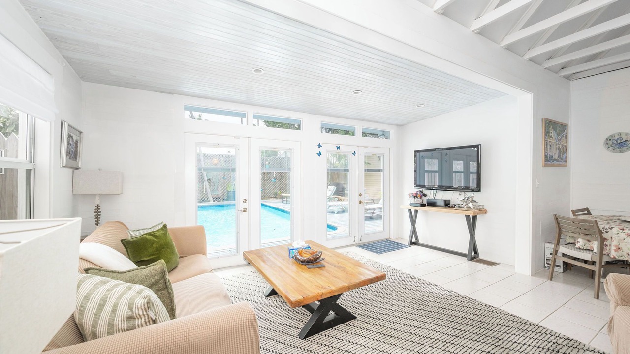 Photo of Livingroom in Historic Seaport