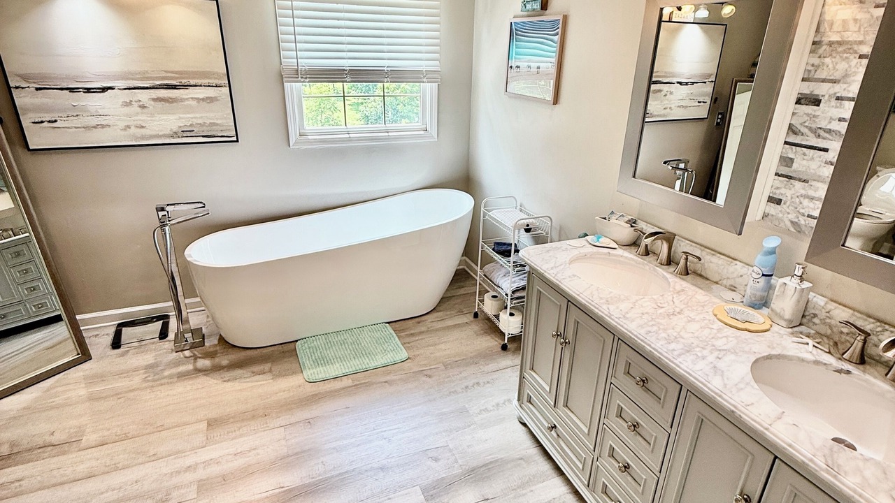 Photo of Bathroom in Moon Lake Estates