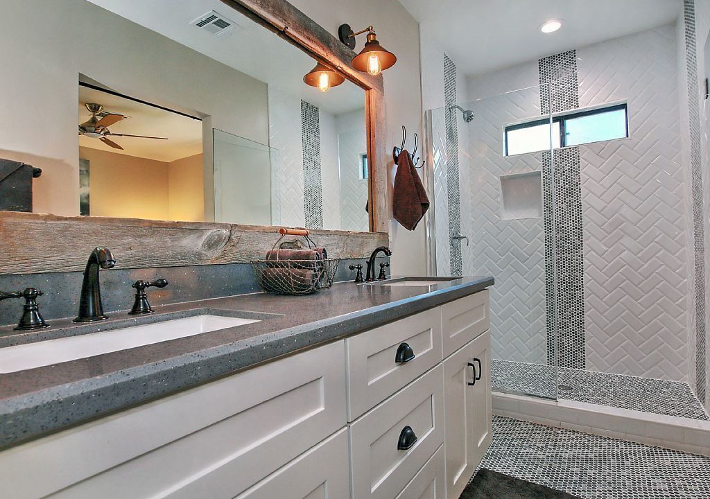 Photo of Bathroom in Pierson Place Historic District