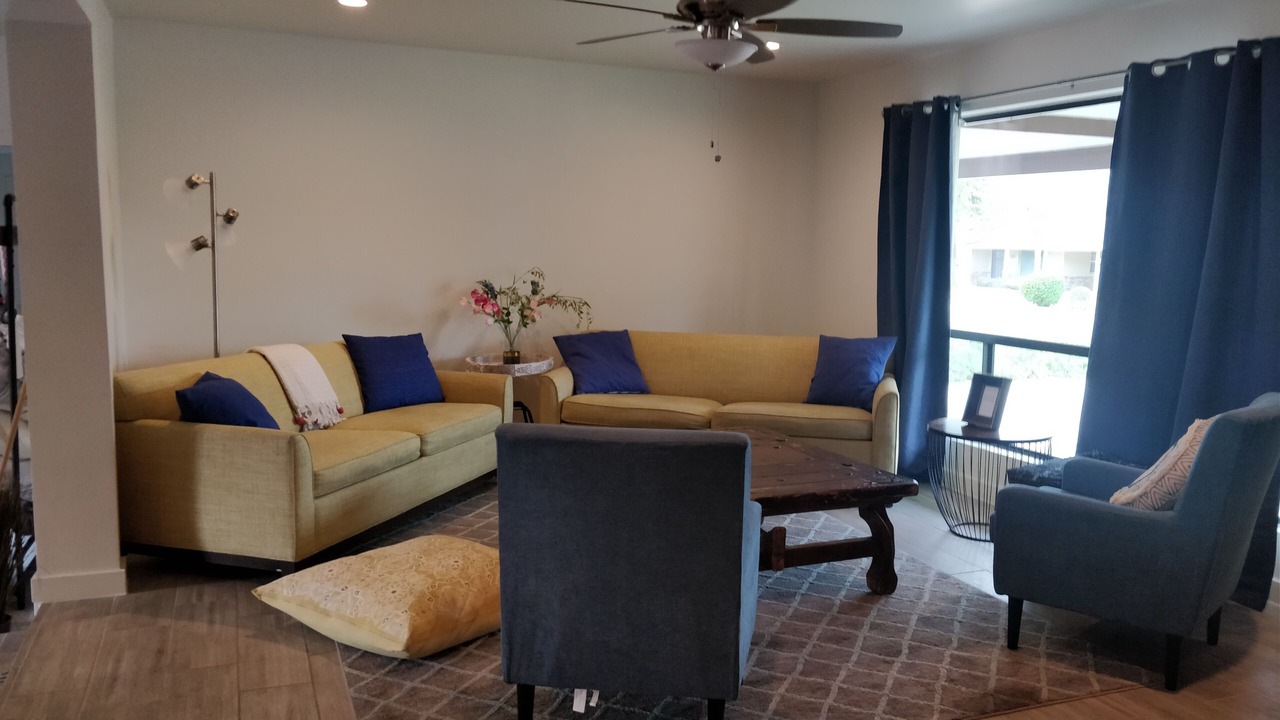 Photo of Livingroom in Camelback East