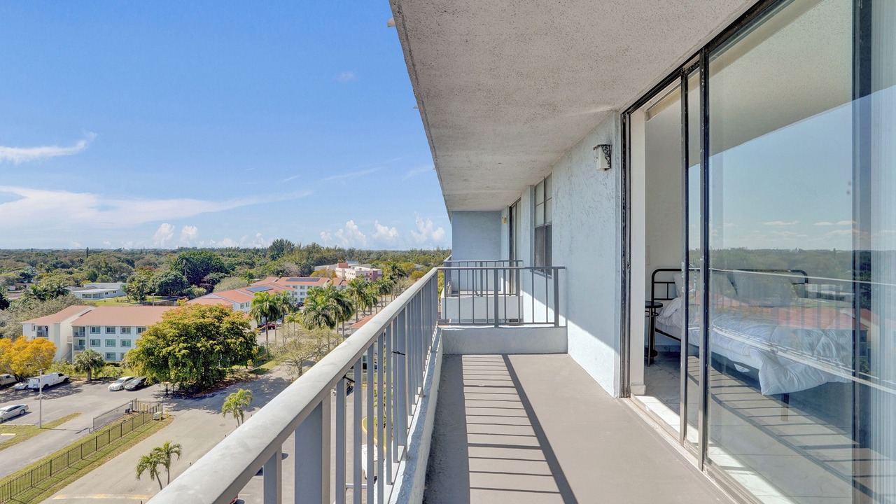Photo of Patio Balcony in Golden Glades