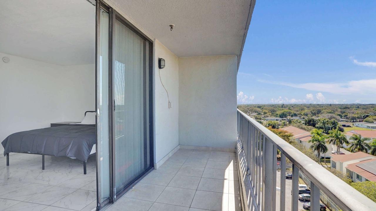 Photo of Patio Balcony in Golden Glades