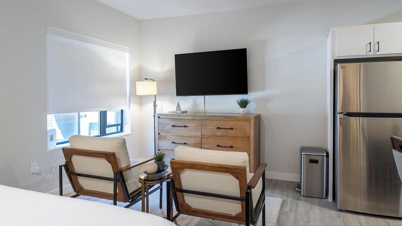 Photo of Bedroom in People's Freeway