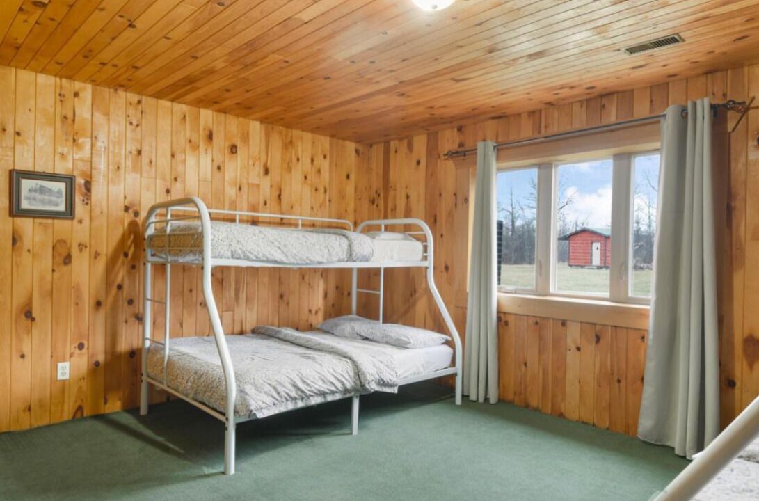 Photo of Bedroom in Front of Yonge