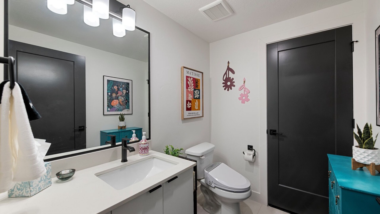 Photo of Bathroom in People's Freeway