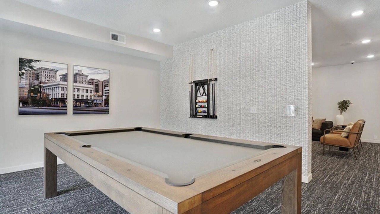 Photo of Bedroom in People's Freeway