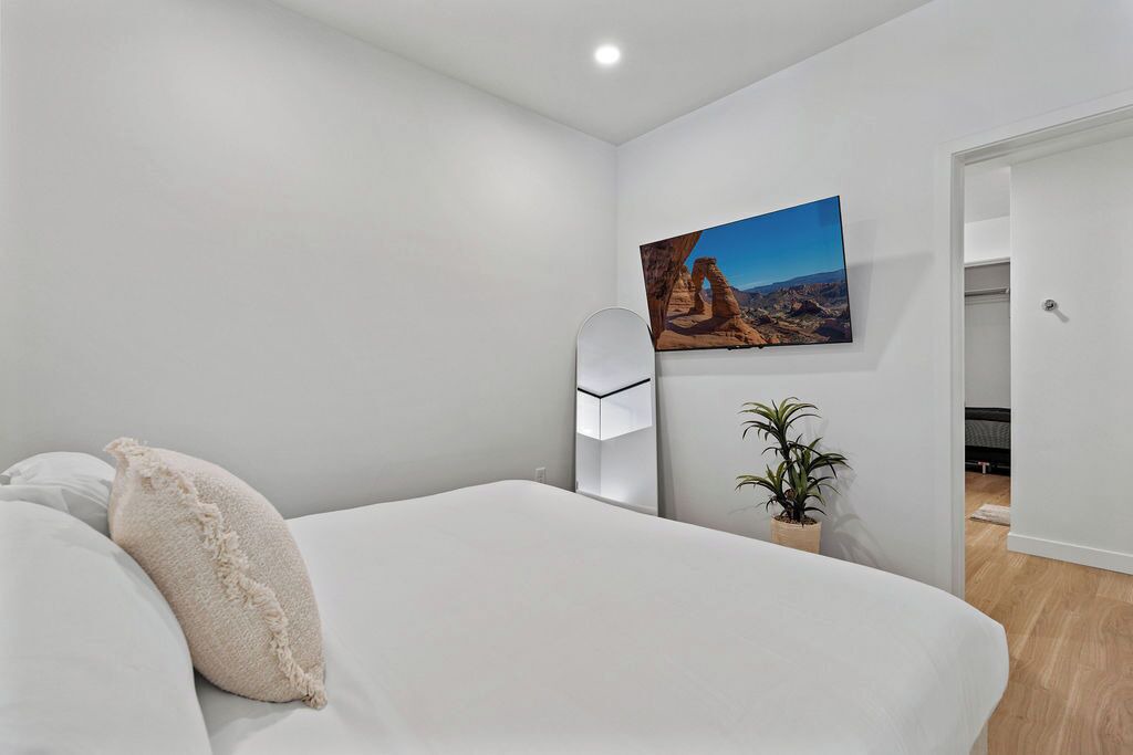Photo of Bedroom in People's Freeway
