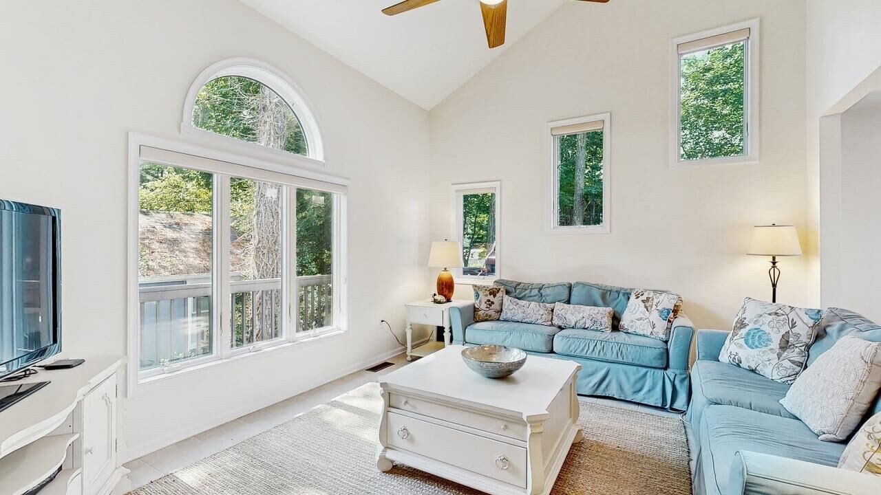 Photo of Livingroom in Sandpiper Pines