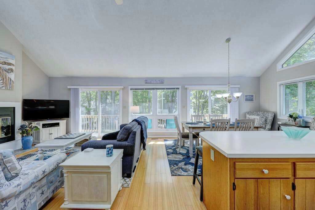 Photo of Livingroom in Sandpiper Pines