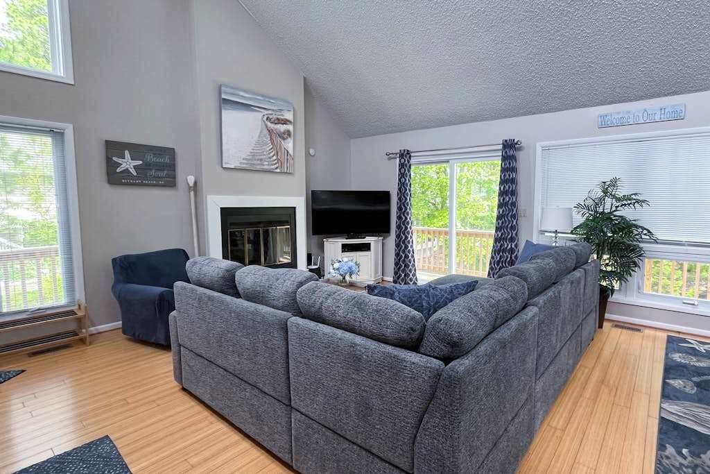 Photo of Livingroom in Sandpiper Pines