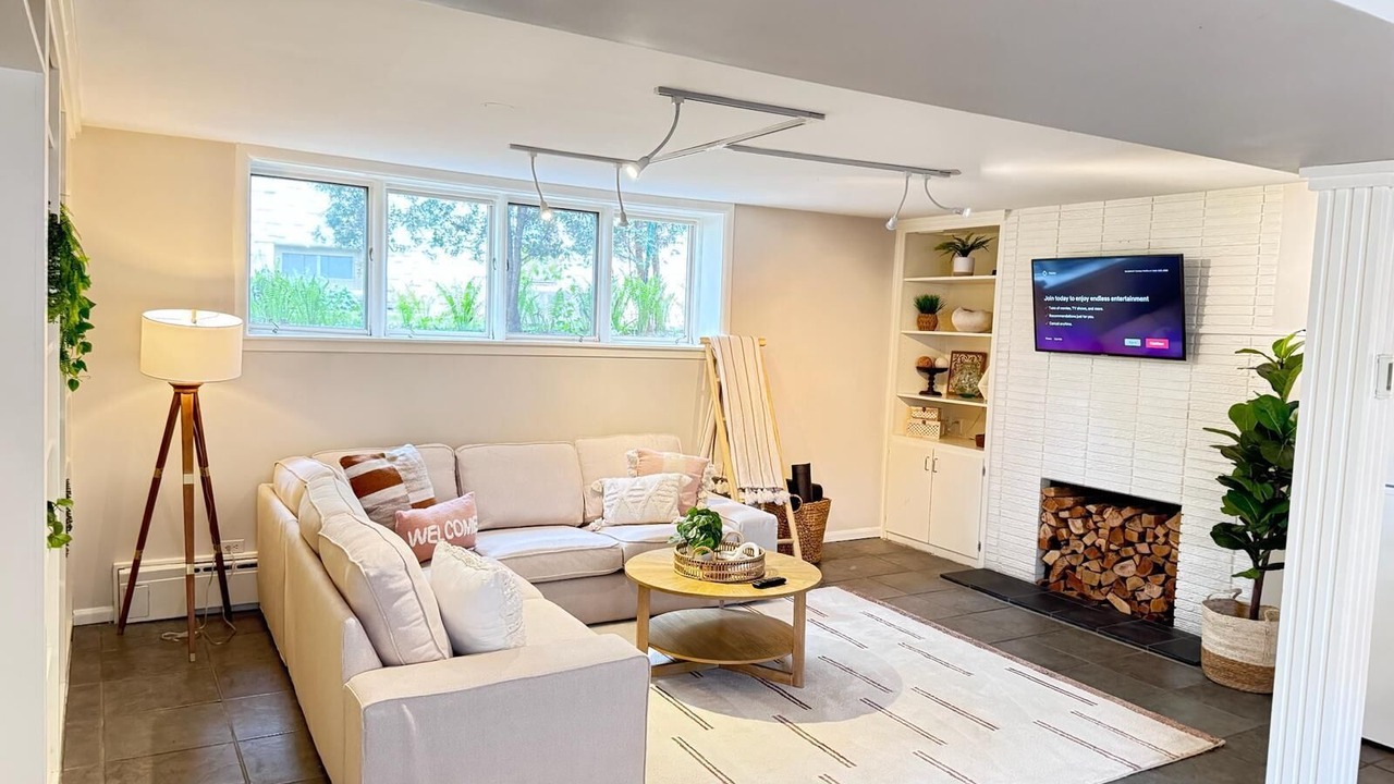 Photo of Livingroom in Linden Hills
