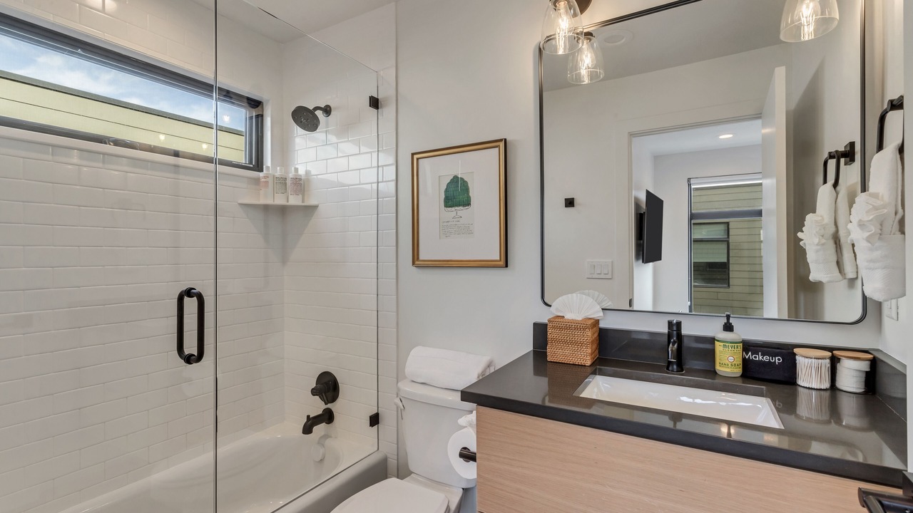 Photo of Bathroom in People's Freeway