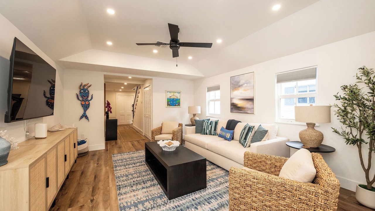 Photo of Livingroom in Historic Seaport