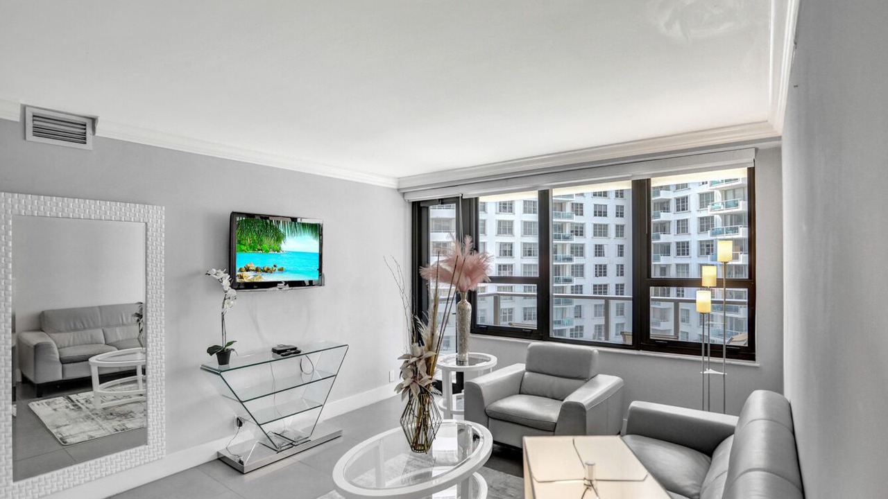 Photo of Livingroom in Mid Beach