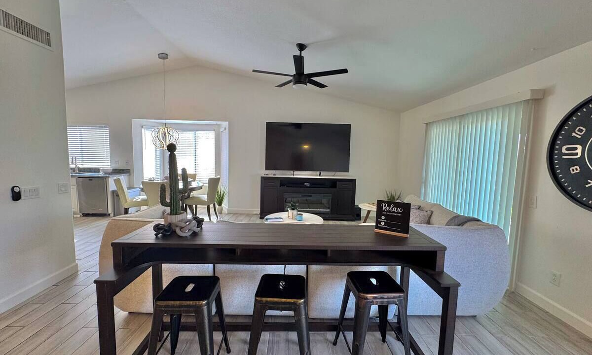Photo of Livingroom in East Mesa