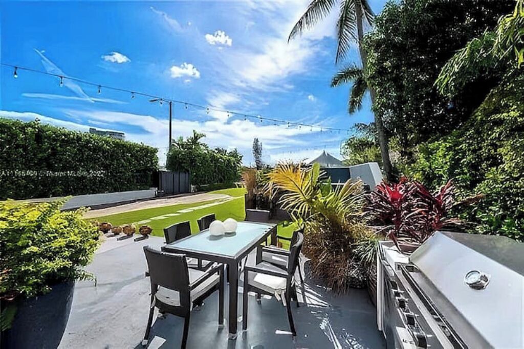 Photo of Outdoor in Allapattah