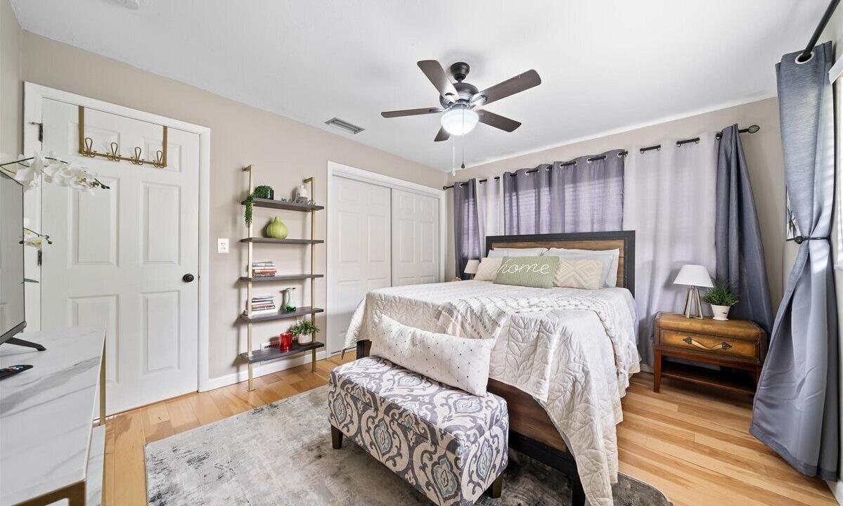 Photo of Bedroom in Historic Downtown Melbourne