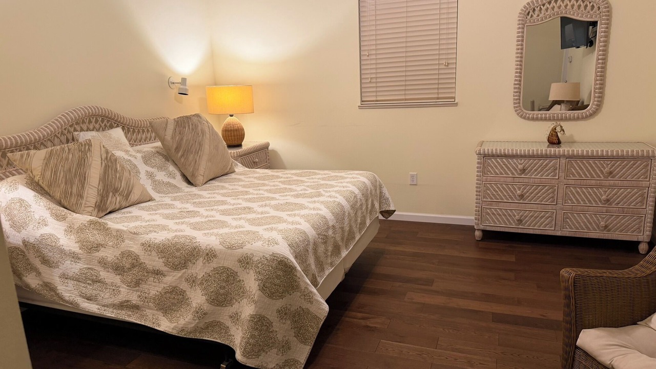 Photo of Bedroom in Golden Beach