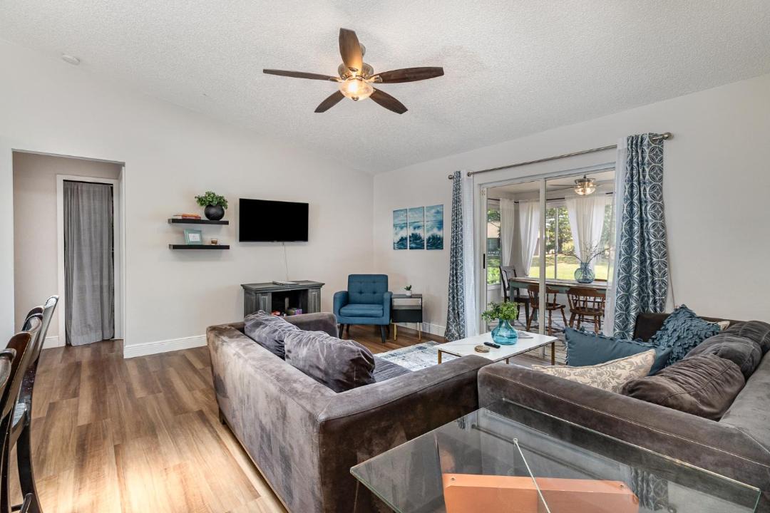 Photo of Livingroom in Lakeside