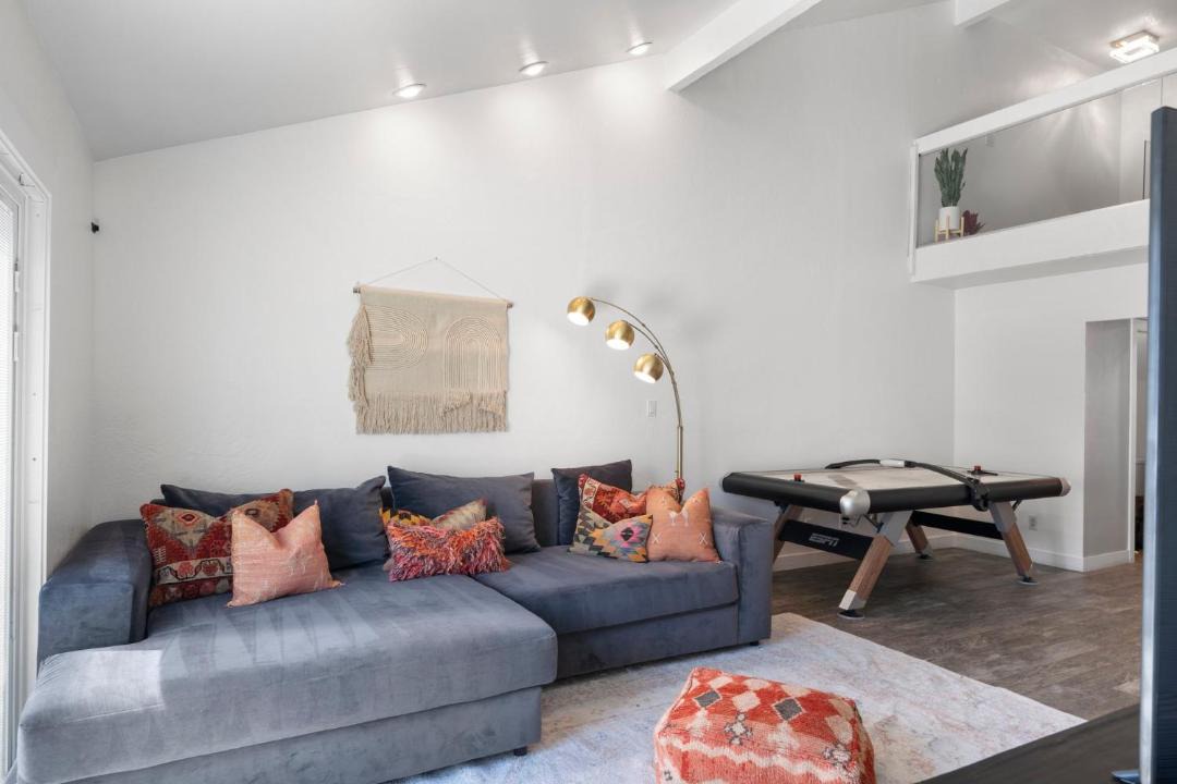 Photo of Livingroom in Camelback East