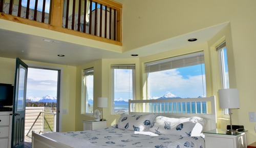 Bluffview Lodge Room #30 (1 King, Loft with 1 Queen, 1 Twin upstairs)    