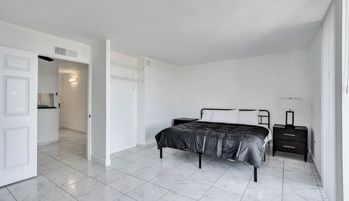 Room, 1 Queen Bed, Non Smoking, Private Bathroom