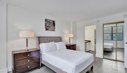 Deluxe Room, 1 Queen Bed, Non Smoking, Private Bathroom