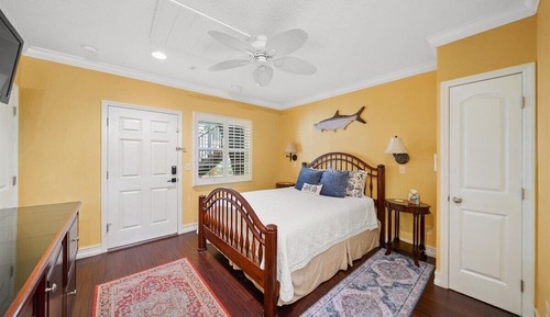 Standard Double Room, Ensuite (Yellow Hibiscus )